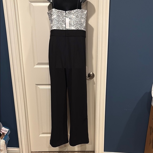 White House Black Market Elegant Black and Ecru Jumpsuit - new with tags - Picture 2 of 3